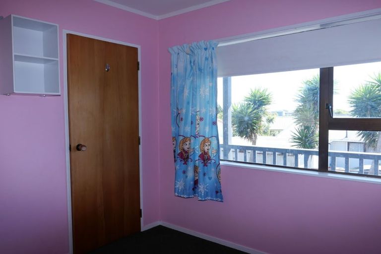 Photo of property in 8 Olive Terrace, Paraparaumu Beach, Paraparaumu, 5032