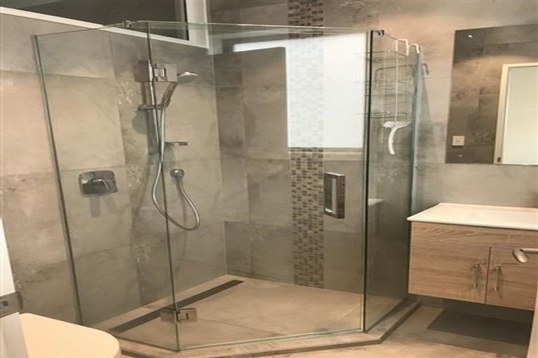 Photo of property in 50a Lewisham Street, Highland Park, Auckland, 2010