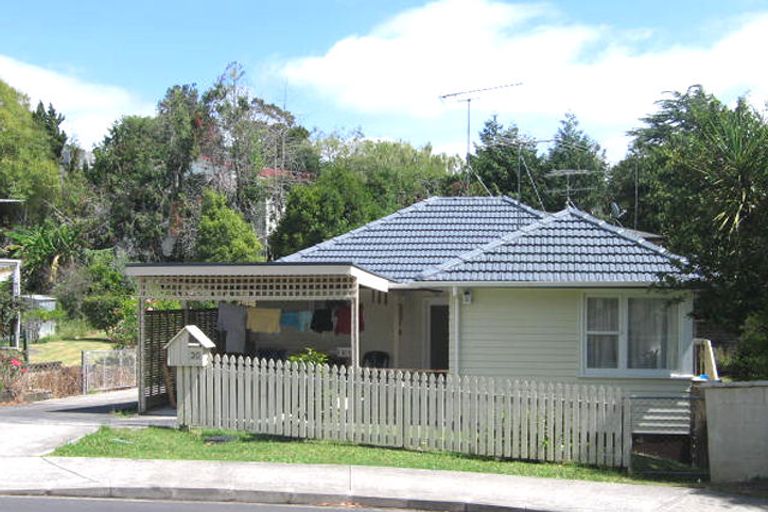 Photo of property in 2/30 Ludlow Terrace, Totara Vale, Auckland, 0627