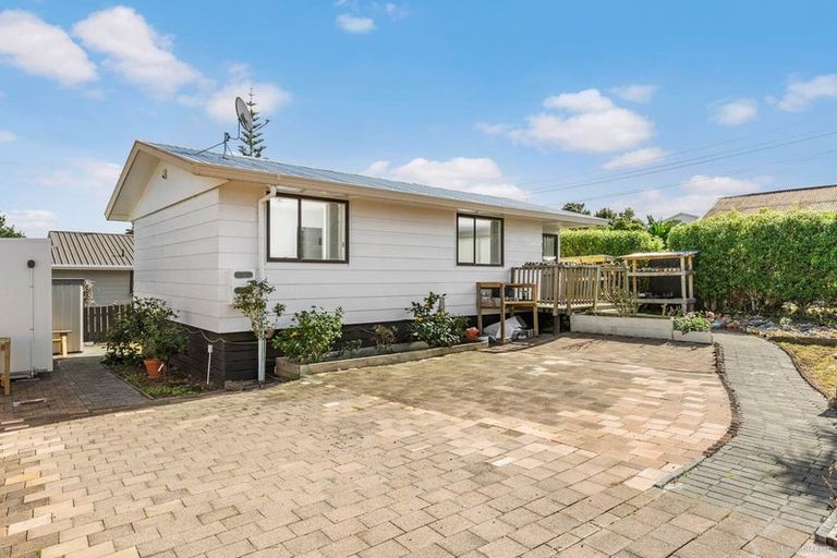 Photo of property in 2/8 Christmas Road, Manurewa, Auckland, 2102