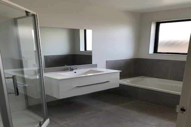 Photo of property in 2 Torrie Way, Pukekohe, 2120