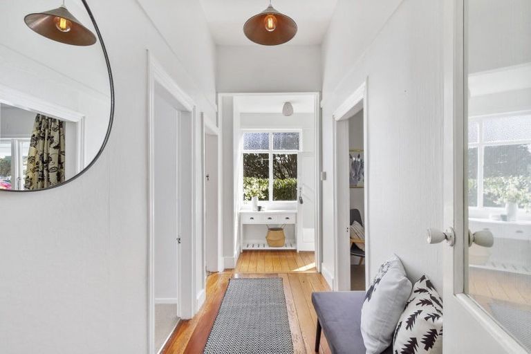 Photo of property in 16 Woburn Road, Northland, Wellington, 6012