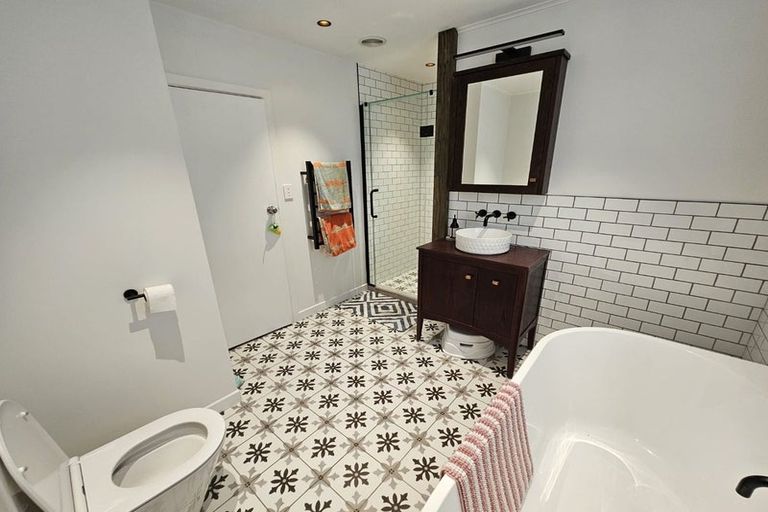 Photo of property in 5 Bayside Avenue, Te Atatu Peninsula, Auckland, 0610