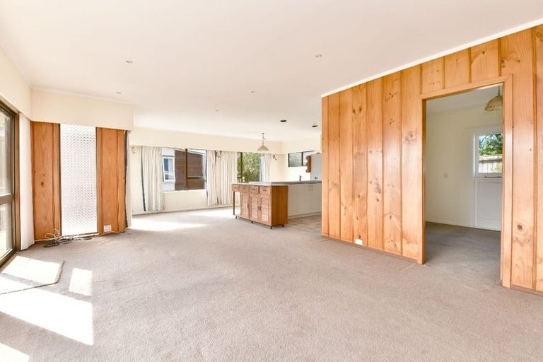 Photo of property in 63 Tindalls Bay Road, Tindalls Beach, Whangaparaoa, 0930