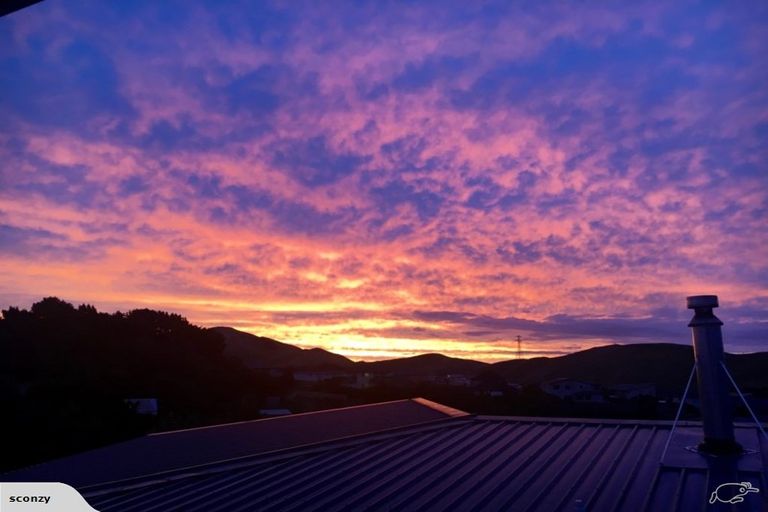 Photo of property in 19 Lomita Road, Johnsonville, Wellington, 6037