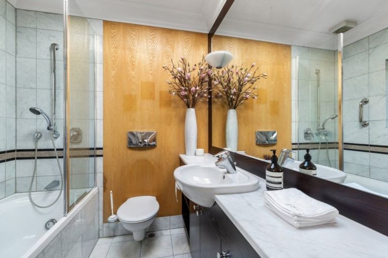 Photo of property in 10/318 Oriental Parade, Oriental Bay, Wellington, 6011