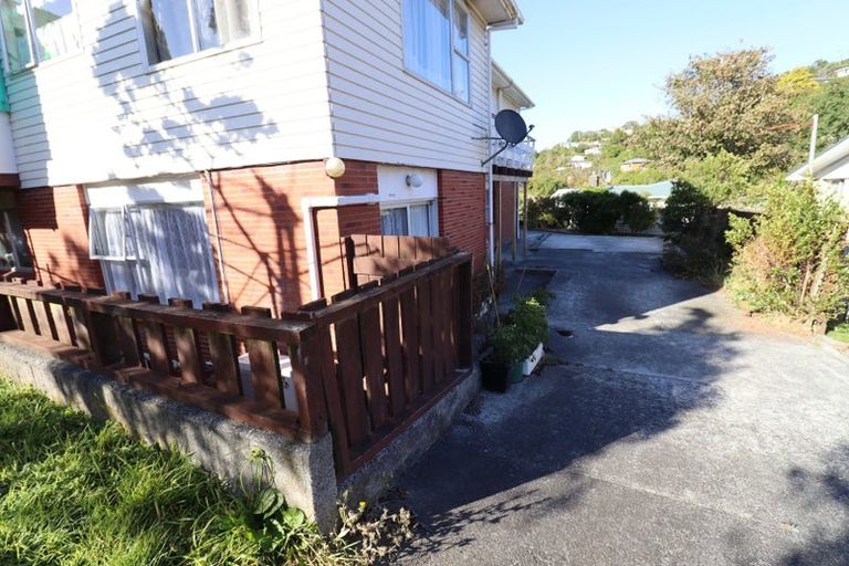 Photo of property in 181 Newlands Road, Newlands, Wellington, 6037