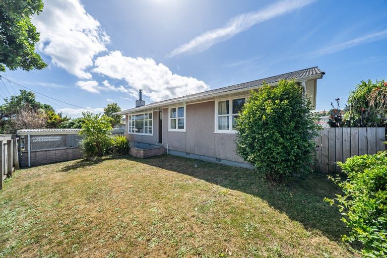 Photo of property in 25 Sievers Grove, Cannons Creek, Porirua, 5024