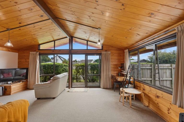 Photo of property in 6 Suzanne Grove, Kelvin Grove, Palmerston North, 4414