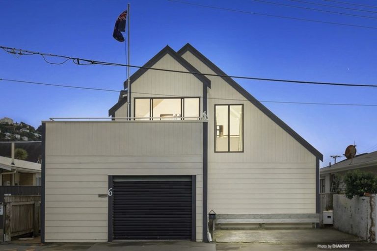 Photo of property in 6 Rua Street, Lyall Bay, Wellington, 6022