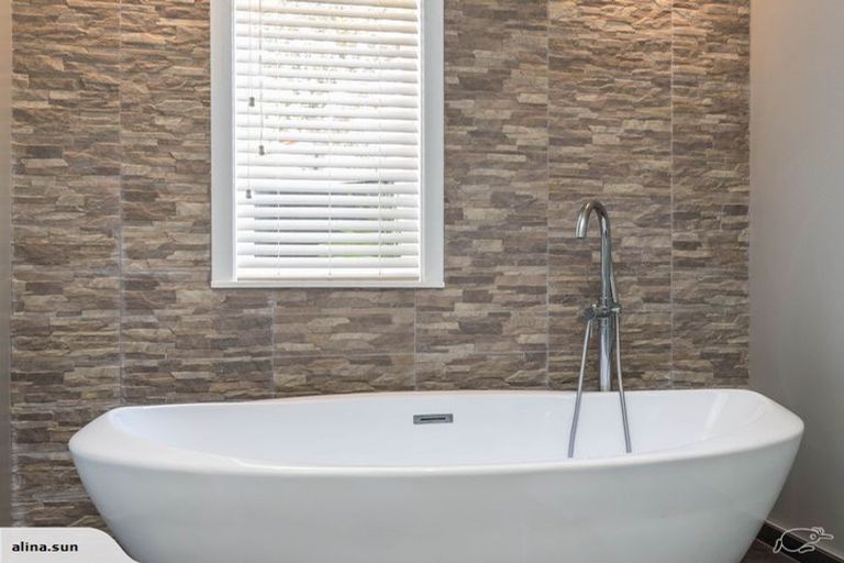 Photo of property in 20 Esmonde Road, Takapuna, Auckland, 0622