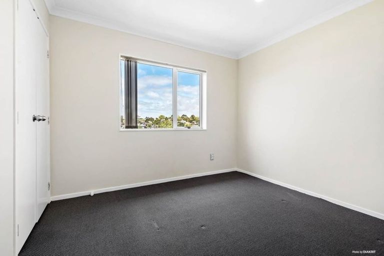 Photo of property in 48 Solar Road, Glen Eden, Auckland, 0602