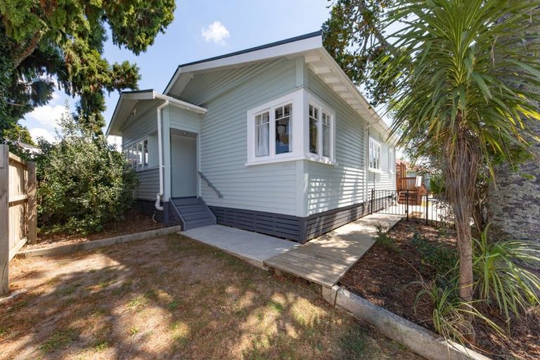 Photo of property in 379b West Coast Road, Glen Eden, Auckland, 0602