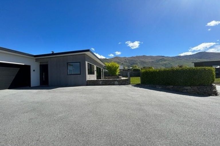 Photo of property in 2 Nancy Lane, Wanaka, 9305