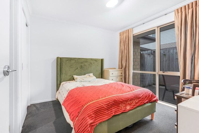 Photo of property in 2/3 June Place, Hamilton East, Hamilton, 3216