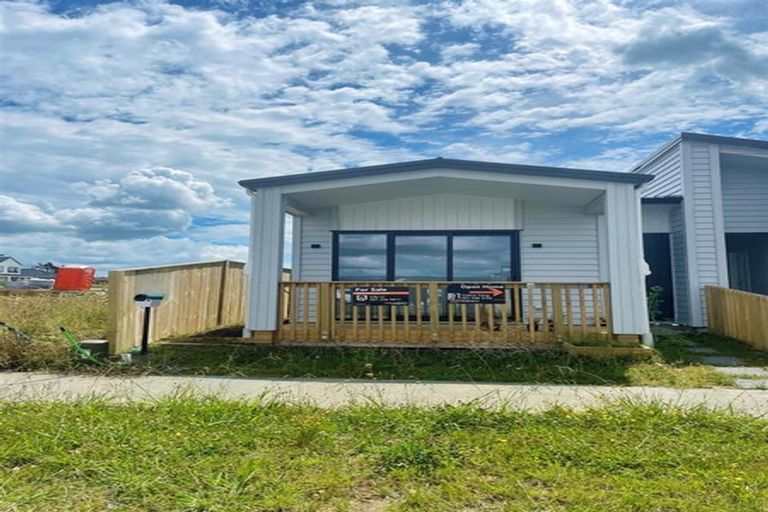 Photo of property in 6 Ihi Place, Karaka, 2578