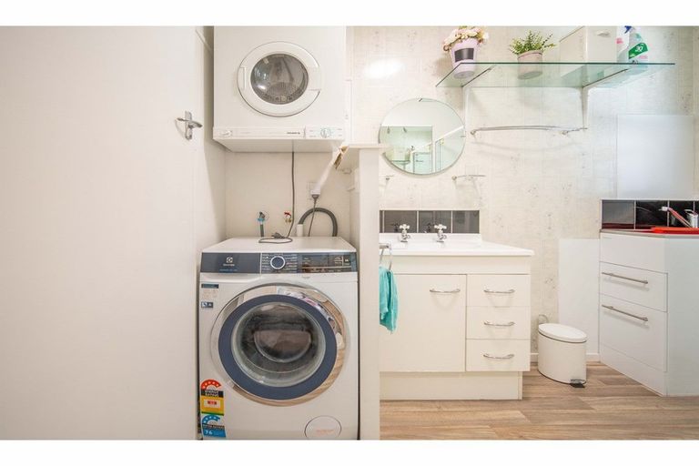 Photo of property in 2/458 Barbadoes Street, Edgeware, Christchurch, 8013