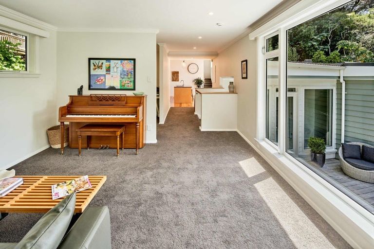 Photo of property in 2 Huia Road, Days Bay, Lower Hutt, 5013