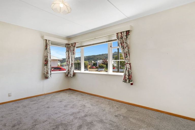 Photo of property in 5 Courtenay Road, Heretaunga, Upper Hutt, 5018
