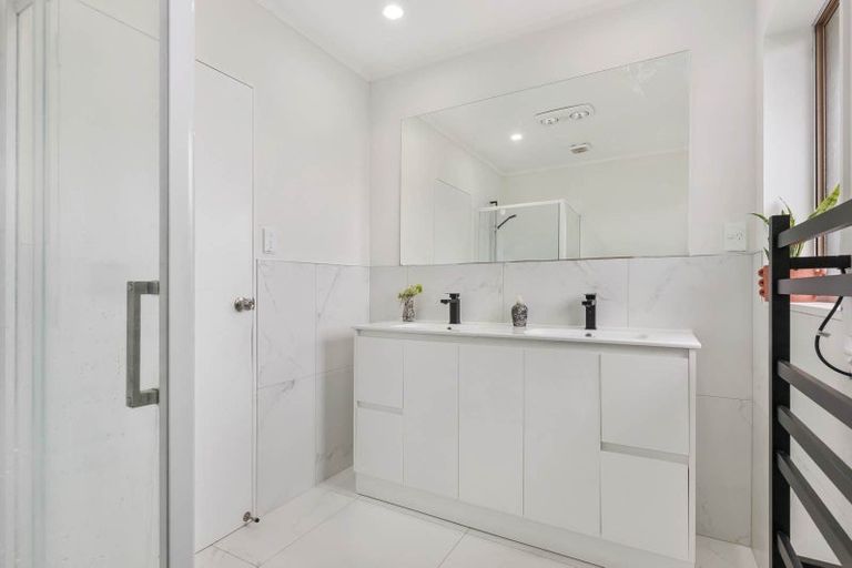 Photo of property in 1b Bowater Place, Manurewa, Auckland, 2102