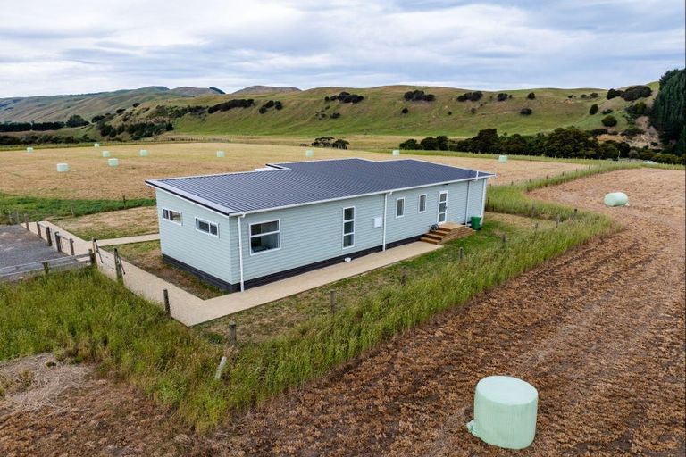 Photo of property in 117e Ruakokoputuna Road, Ruakokoputuna, Martinborough, 5781