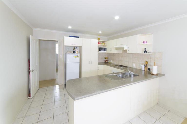 Photo of property in 205 Keri Vista Rise, Papakura, 2110