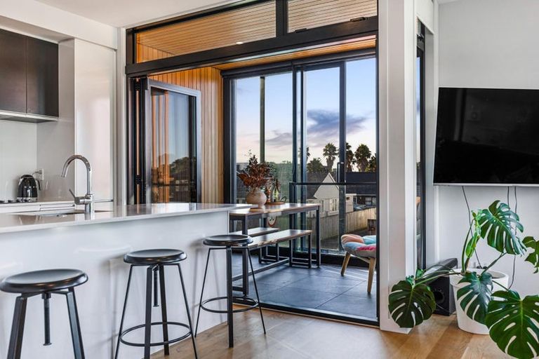 Photo of property in Frank Sargeson Apts, 103/80 Anzac Street, Takapuna, Auckland, 0622