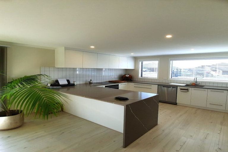 Photo of property in 5 Omahuru Road, Glenbrook, 2681