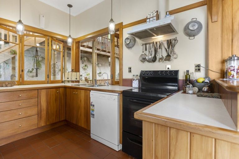 Photo of property in 22 Peace Avenue, Moturoa, New Plymouth, 4310