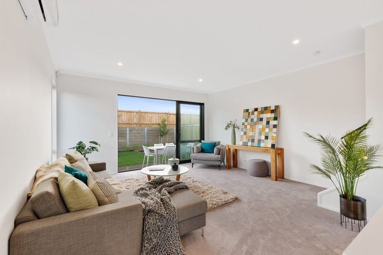 Photo of property in 28 Owen Chapman Drive, Red Beach, 0932