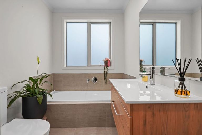 Photo of property in 5 Sauterne Road, Kumeu, 0810