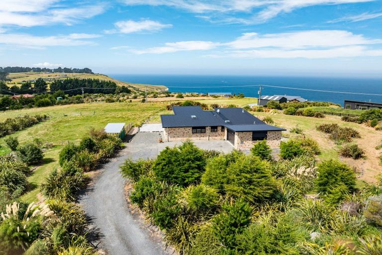 Photo of property in 25 Tunnel Beach Road, Blackhead, Dunedin, 9076