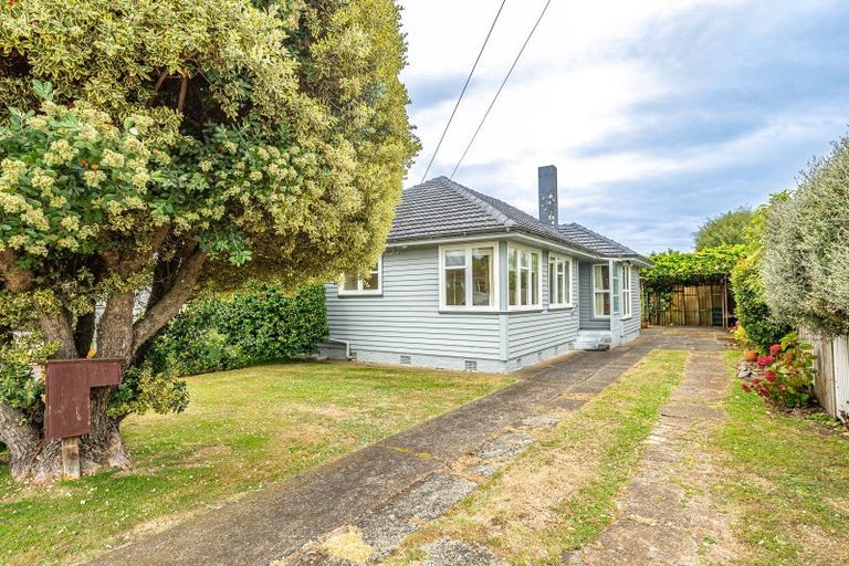 Photo of property in 22 Selwyn Crescent, College Estate, Whanganui, 4500