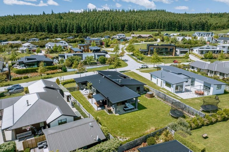 Photo of property in 9 Centre Crescent, Wanaka, 9305