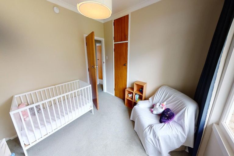 Photo of property in 19 Surrey Crescent, Hokowhitu, Palmerston North, 4410