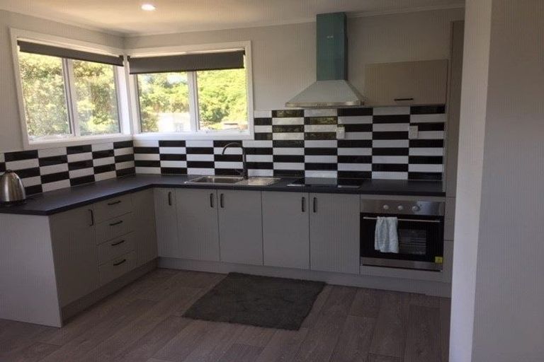 Photo of property in 4 Carnavon Place, Cannons Creek, Porirua, 5024