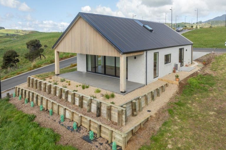 Photo of property in 11 Kapokapowai Street, Raglan, 3225