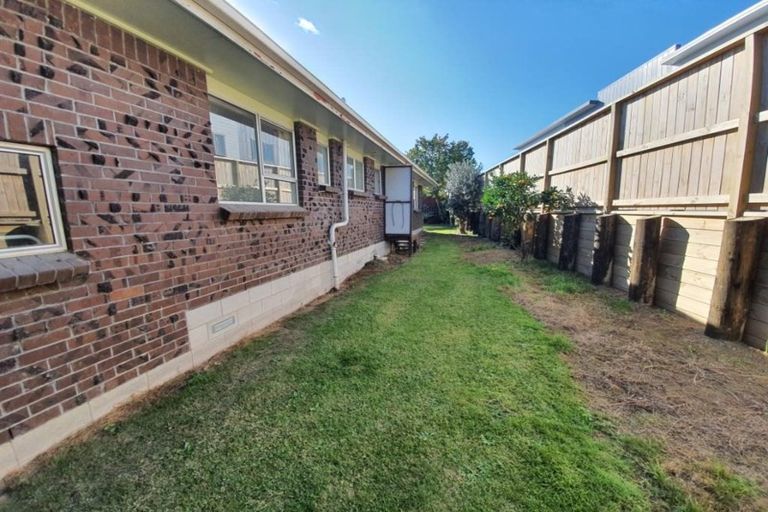 Photo of property in 2/23 South Street, Papakura, 2110