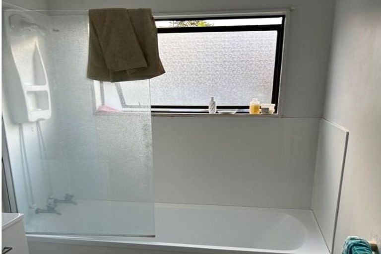 Photo of property in 8 Wallis Street, Raglan, 3225