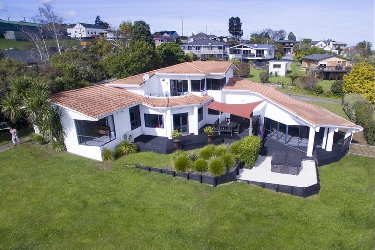 Photo of property in 6b Jayar Heights, Bombay, 2675