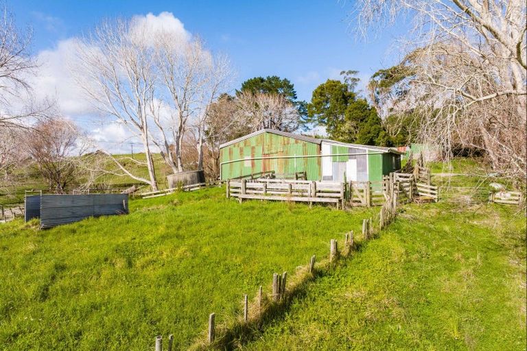 Photo of property in 950 Oneriri Road, Kaiwaka, 0573