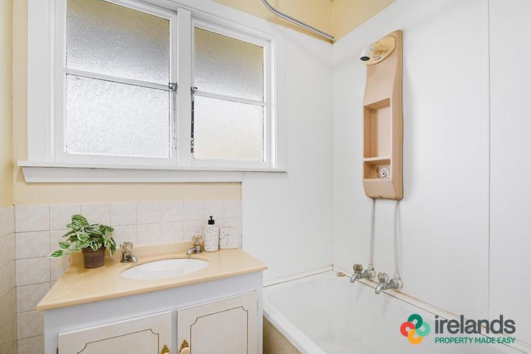 Photo of property in 42 Russley Road, Russley, Christchurch, 8042