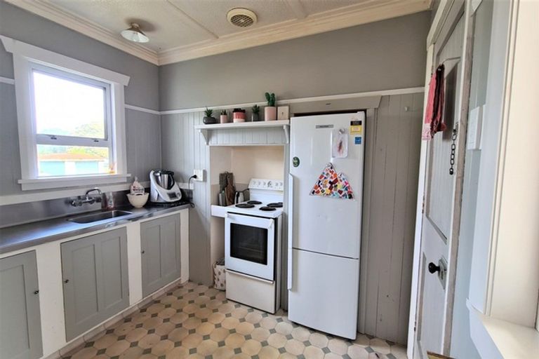 Photo of property in 138 Tasman Street, Opunake, 4616