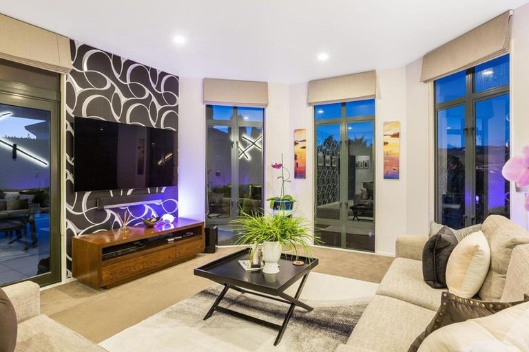 Photo of property in 17 Voyager Way, Whitby, Porirua, 5024