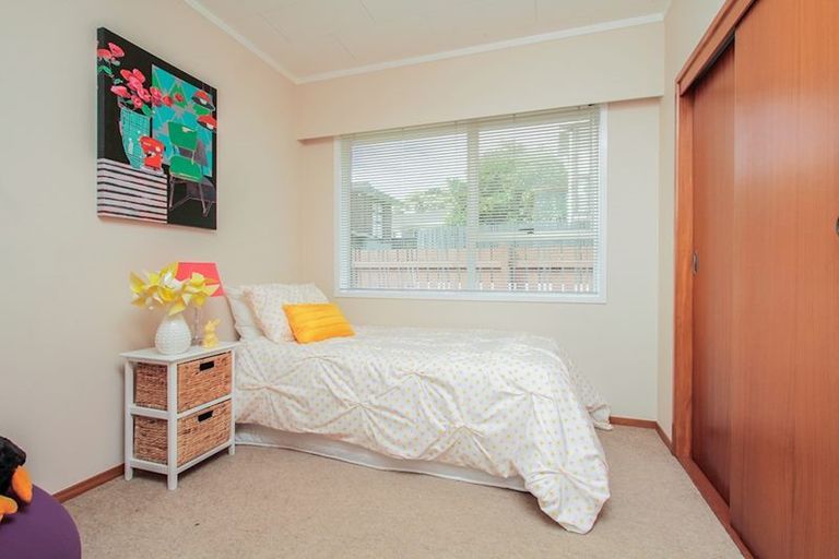 Photo of property in 1/5 Cezanne Place, New Lynn, Auckland, 0600