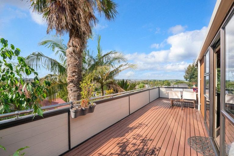 Photo of property in 1/11 Cambric Place, Botany Downs, Auckland, 2010