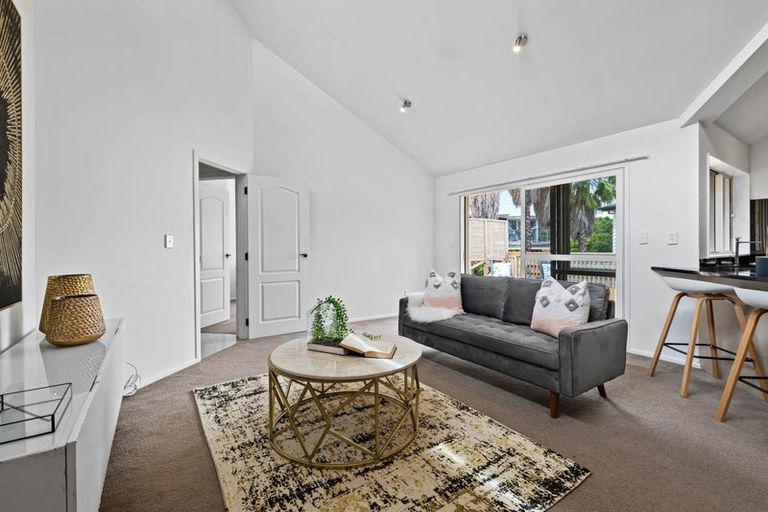 Photo of property in 14 Kinleith Way, Albany, Auckland, 0632