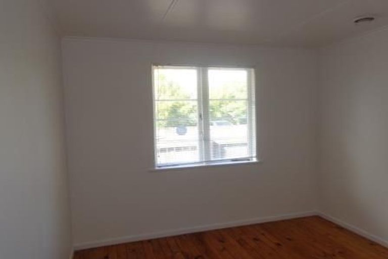 Photo of property in 3/42 Lincoln Road, Henderson, Auckland, 0610