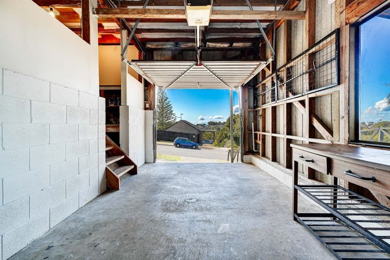 Photo of property in 29 Noeleen Street, Glenfield, Auckland, 0629