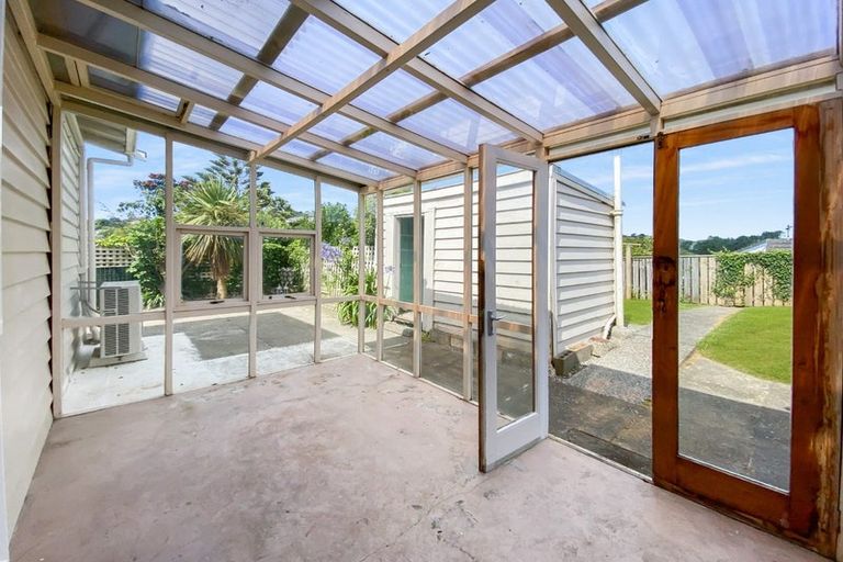 Photo of property in 5 Tarawera Road, Johnsonville, Wellington, 6037